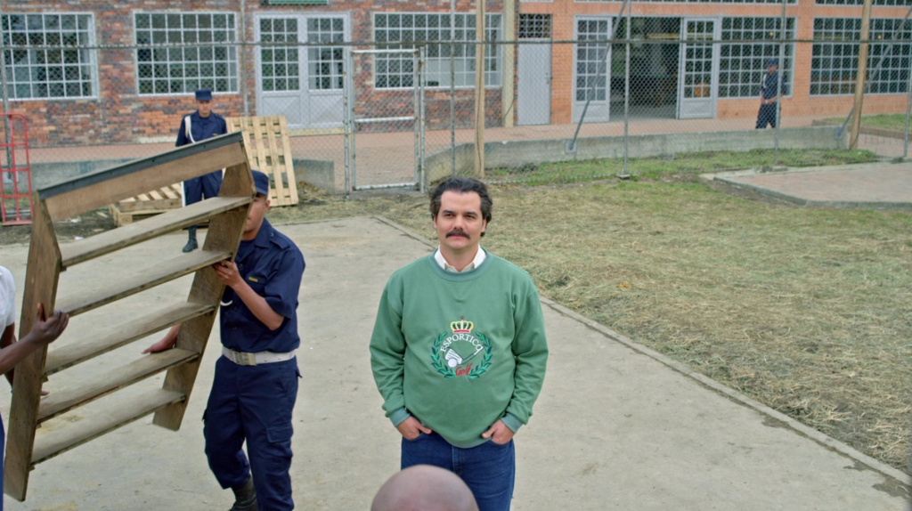 sweatshirtnarcos-1024x574