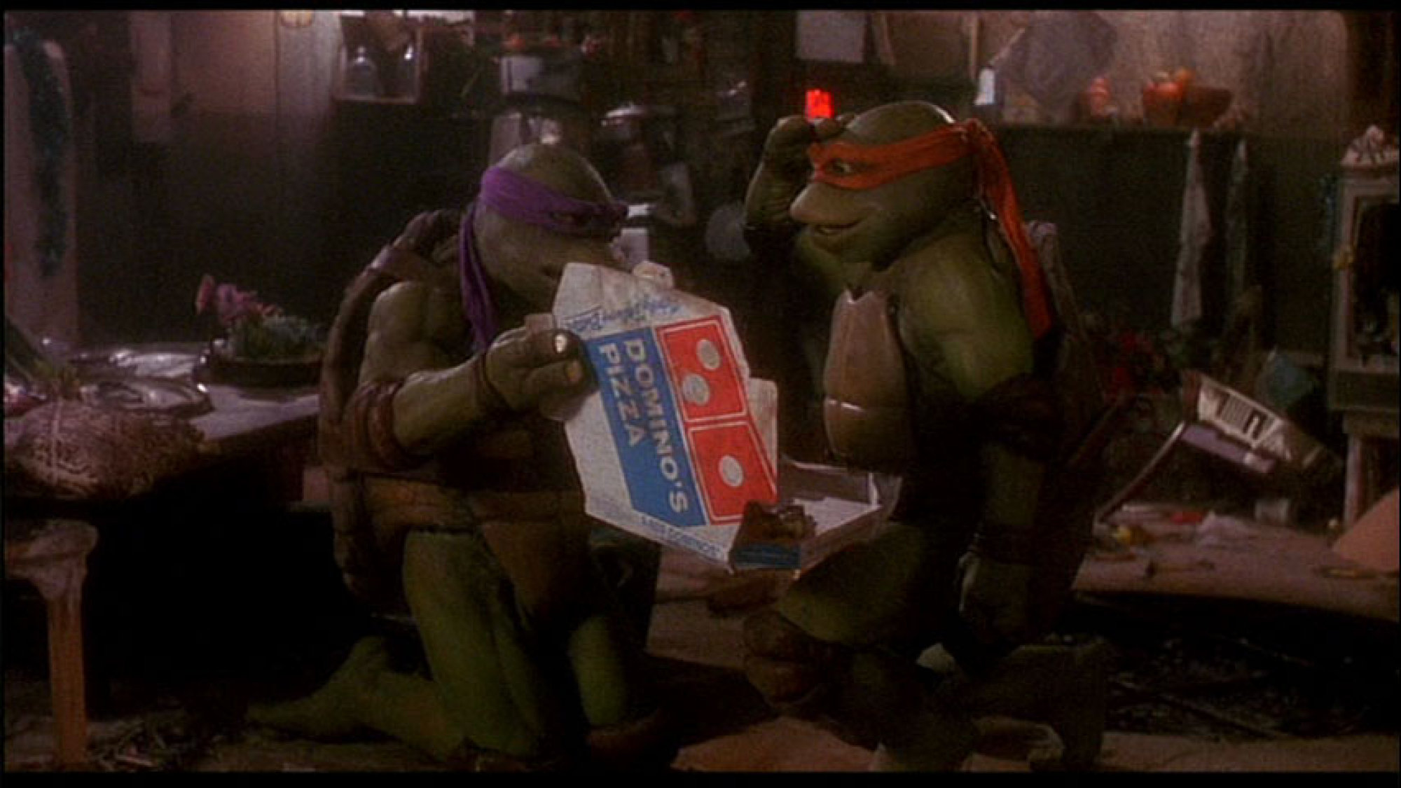 [Jeu] Suite d'images !  - Page 30 Ninja_turtles_product_placement_6_DOMINOES