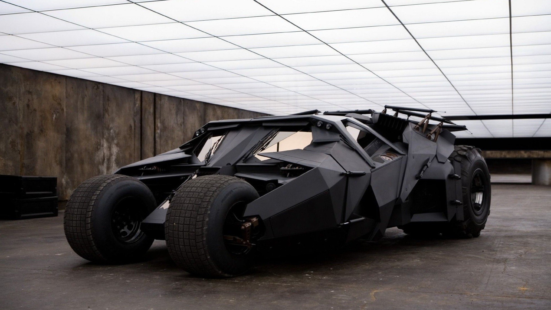 Se construire le garage du Dark Knight ! Spotern